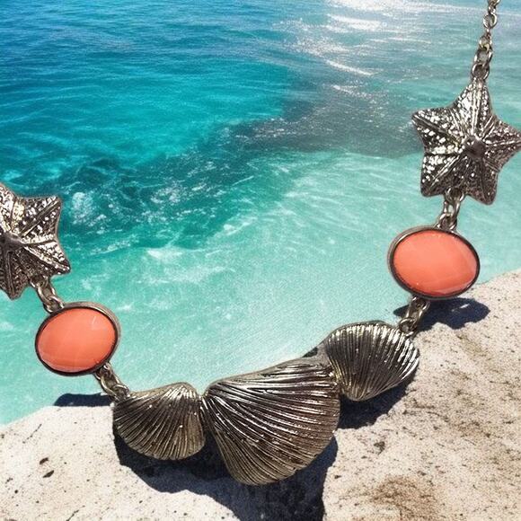 Vintage shells & starfish necklace with opaque coral crystals - Picture 7 of 7